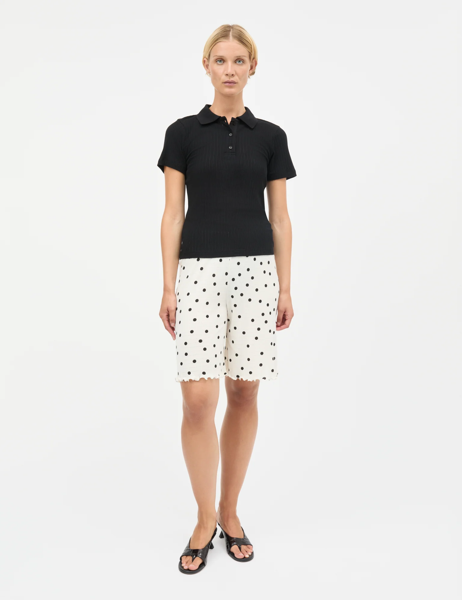 Pointella Lilly Shorts AOP, Dot AOP Vanilla Ice - Image 2
