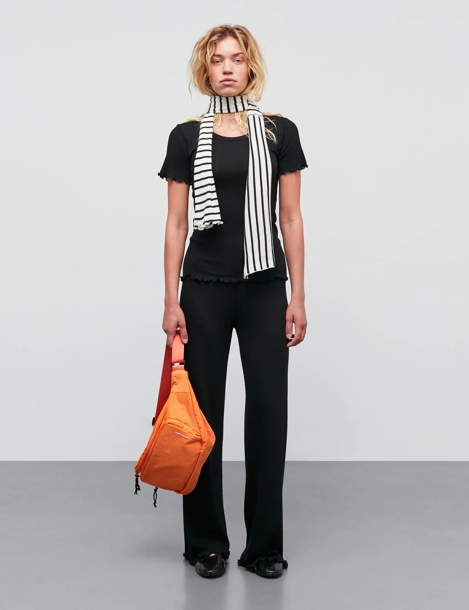 Pointella Trixy Tee, Black - Image 2