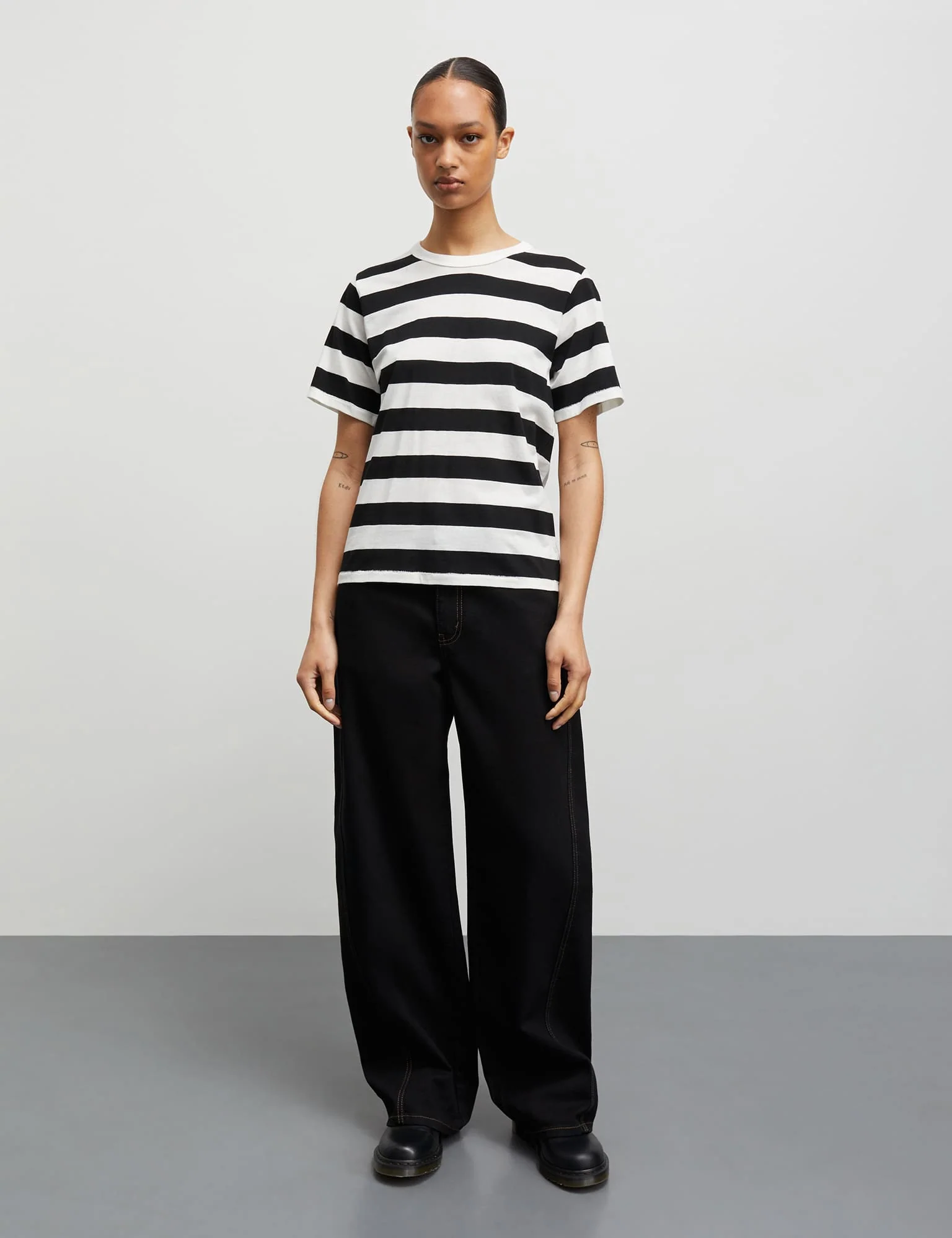 Single Cotton Grace Tee, Black/White Alyssum - Image 2