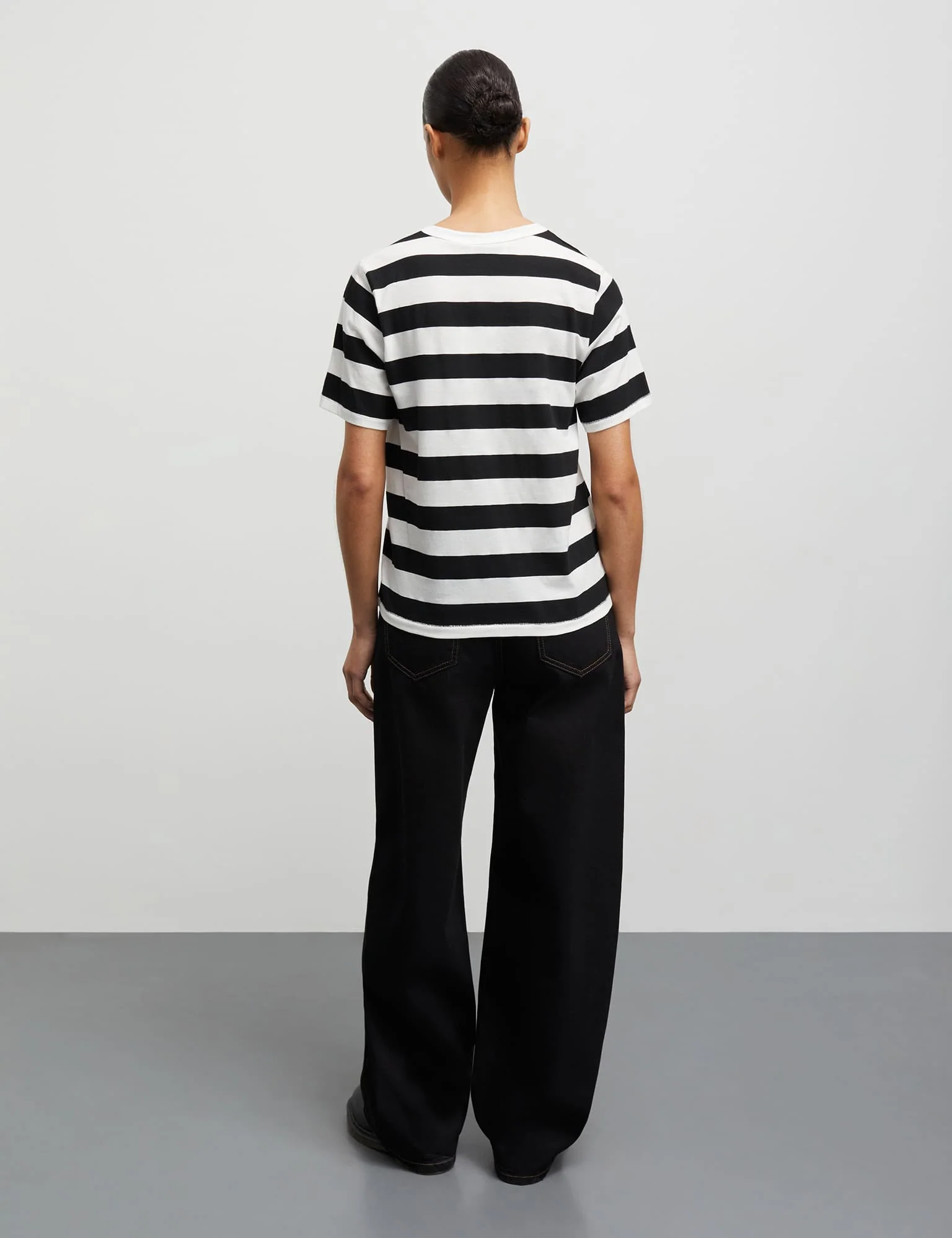 Single Cotton Grace Tee, Black/White Alyssum - Image 4